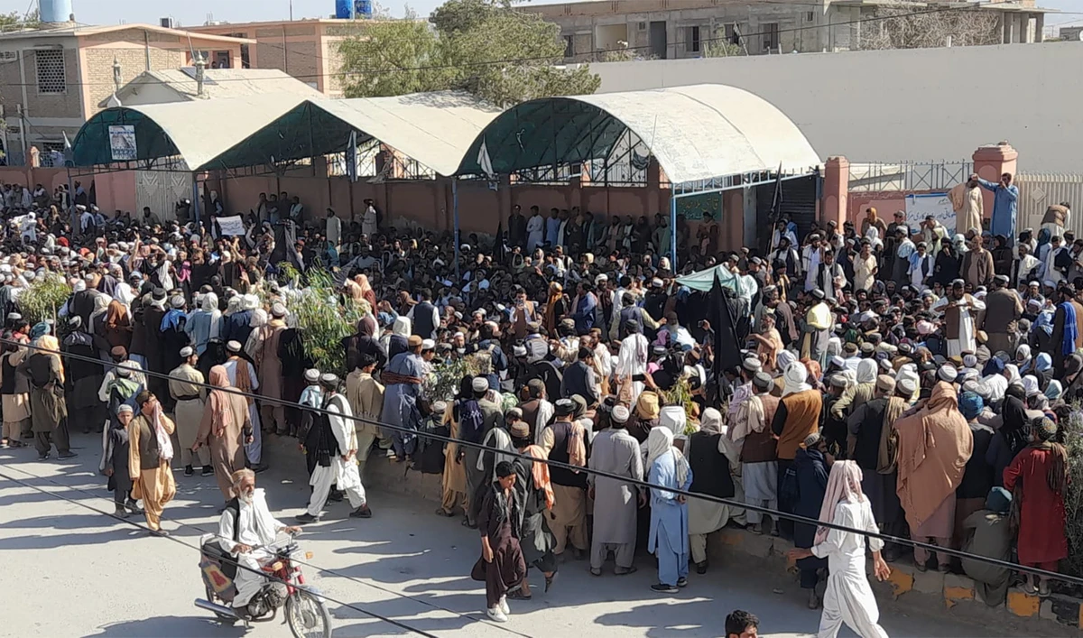 Pakistani residents are holding a demonstration against the new immigration policy, near Afghanistan-Pakistan border at Chaman district in Balochistan on October 26, 2023. (Zafar Achakzai)