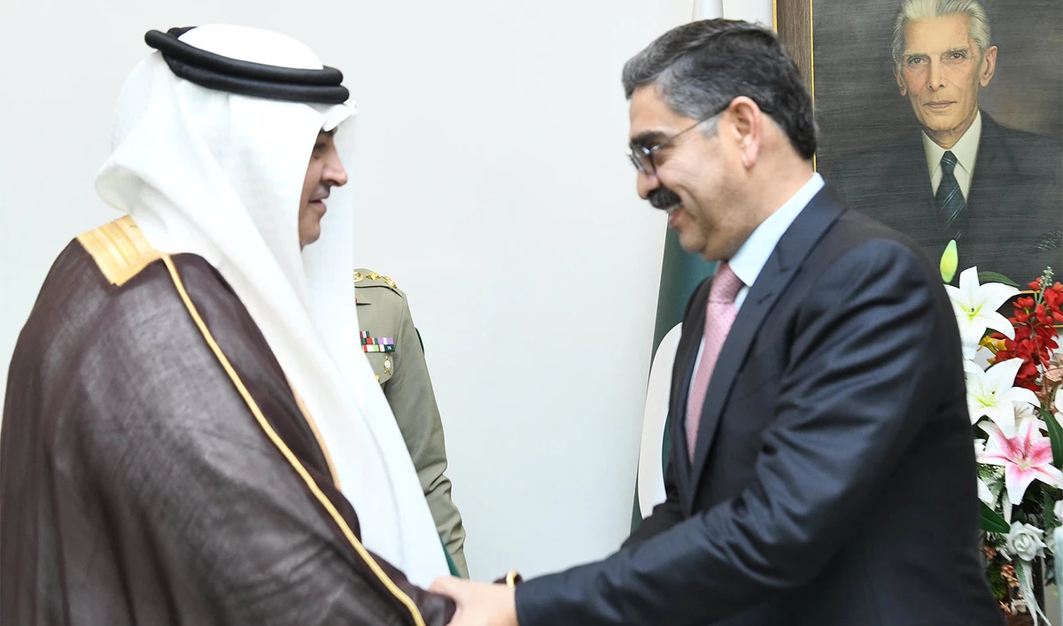 Pakistaan's Prime Minister Anwaar-ul-Haq Kakar (right) meets Saudi Arabia’s Ambassador to Pakistan Nawaf bin Said Al-Malki in Islamabad, Pakistan on November 21, 2023. (PID)