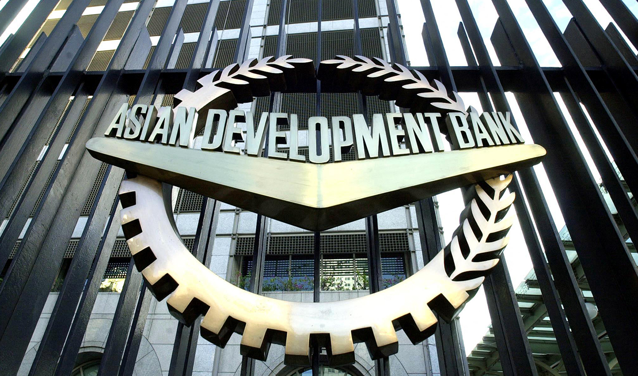 The Asian Development Bank (ADB) headquarters in Manila, 04 December 2002. (AFP/File)