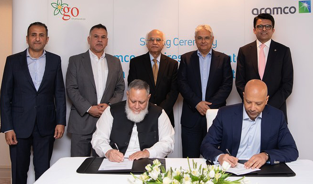 In this handout photo, taken and released by Saudi Aramco on December 12, 2023, Aramco Executive Vice President of Products and Customers, Yasser Mufti (right), signing the agreement with GO founder and CEO Khalid Riaz (left) in Riyadh. (Photo courtesy: Saudi Aramco)