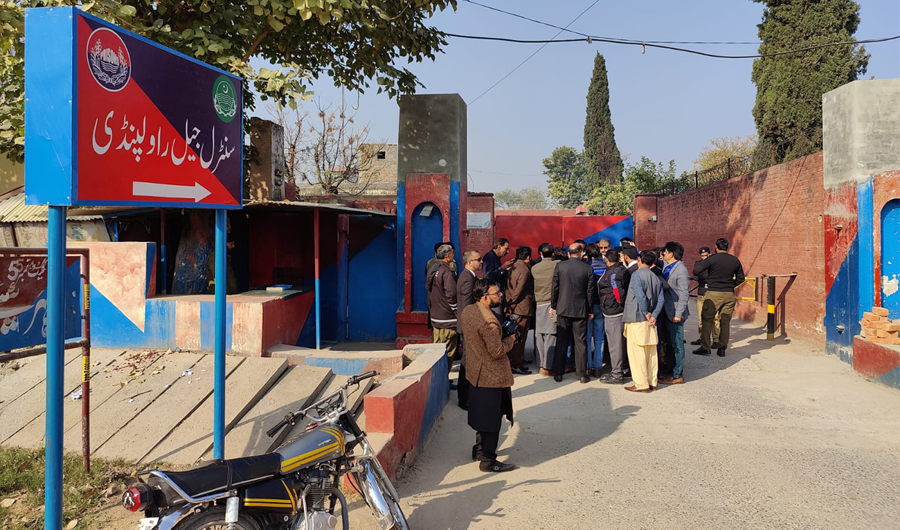 Journalists stand outside Adiala jail for the hearing of a case related to leaking state secrets known as the "cipher case" against former Pakistan Prime Minister Imran Khan in Rawalpindi, Pakistan, on December 13, 2023. (AN photo)