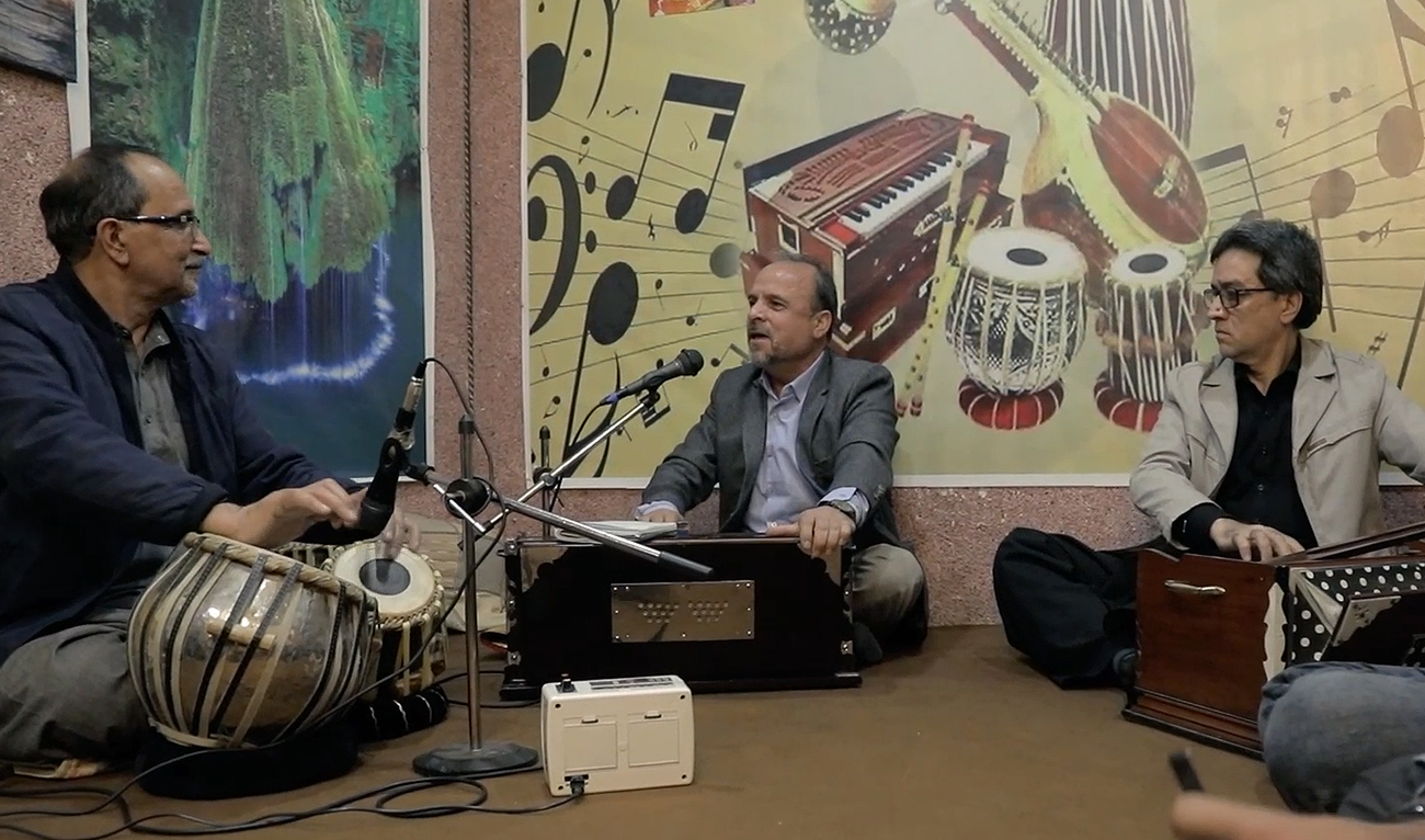 Afghan musicians perform during an interview with Arab News at their studio in Rawalpindi. (AN Photo)