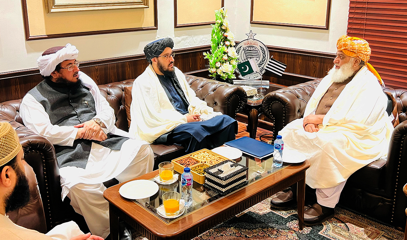 Political party Jamiat Ulema-e-Islam (JUI) leader Maulana Fazlur Rehman (right) meets with Afghanistan’s acting ambassador to Pakistan Sardar Ahmed Khan Shakib (2nd right) in Islamabad on December 16, 2023. (Photo courtesy: JUI)