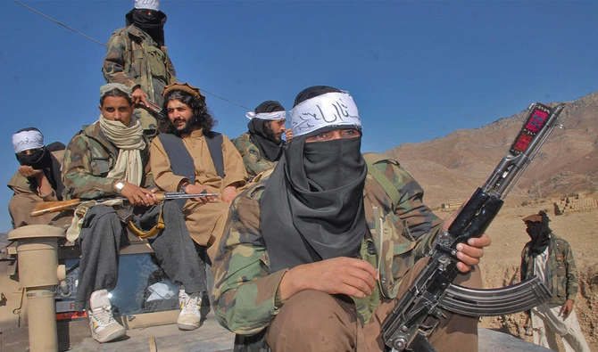 Armed militants of Tehreek-e-Taliban Pakistan (TTP) pose for a photograph in Orakzai Agency, Pakistan, on November 26, 2008. (AFP/File)