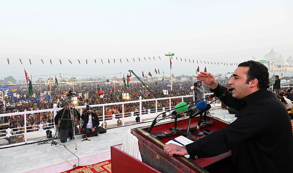 Pakistan Peoples' Party (PPP) chairman Bilawal Bhutto Zardari (R) addresses a public meeting at a general elections 2024 campaign on the death anniversary of his mother and slain former Pakistan’s premier Benazir Bhutto in the Garhi Khuda Bakhsh village, Larkana on December 27, 2023. (AFP)