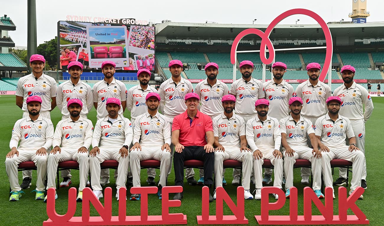 Former Australian player Glenn McGrath (front row C) poses with Pakistan's players ahead of the third Test match between Australia and Pakistan at the Sydney Cricket Ground in Sydney on January 1, 2024. (AFP)