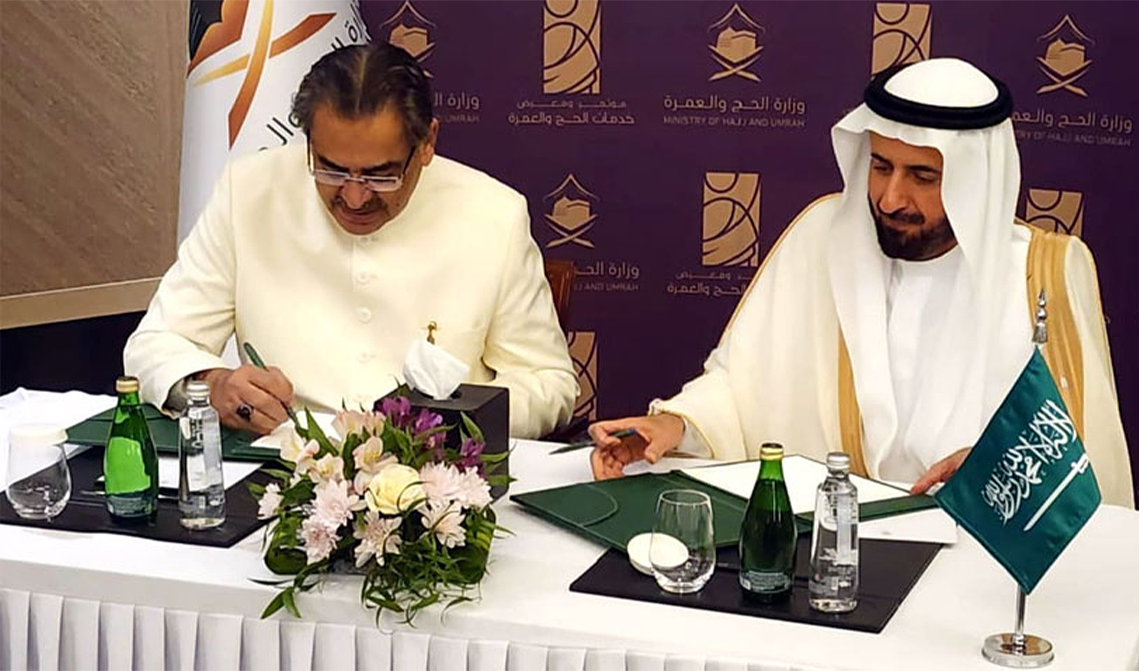 Pakistan’s Caretaker Religious Affairs Minister Aneeq Ahmed (left) and Saudi Hajj Minister Tawfiq Al-Rabiah sign annual Hajj agreement in Jeddah, Saudi Arabia, on January 8, 2024. (Radio Pakistan)