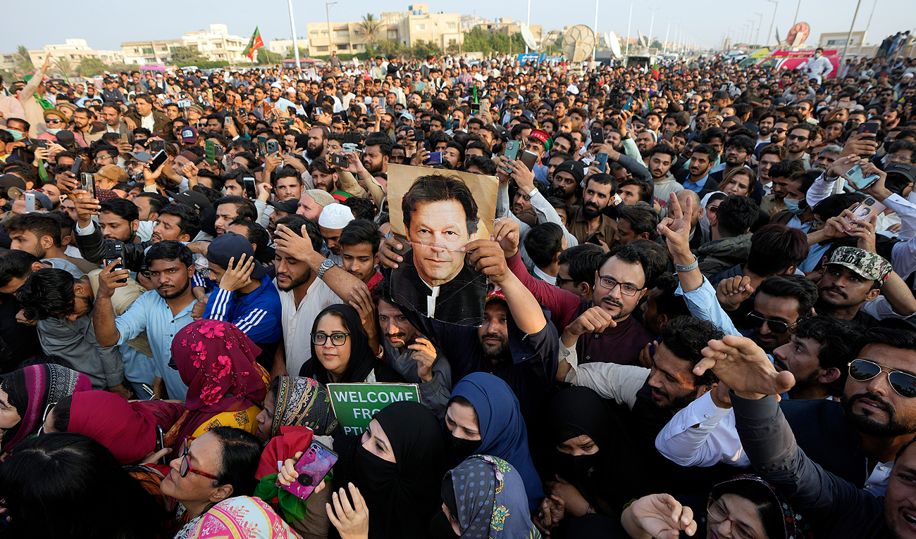 Supporters of Pakistan Tehreek-e-Insaf (PTI) a political party of former Pakistani Prime Minister Imran Khan, hold a rally in Karachi on January 14, 2024, against the decision of the election commission for the electoral symbol of a cricket bat. (AP)