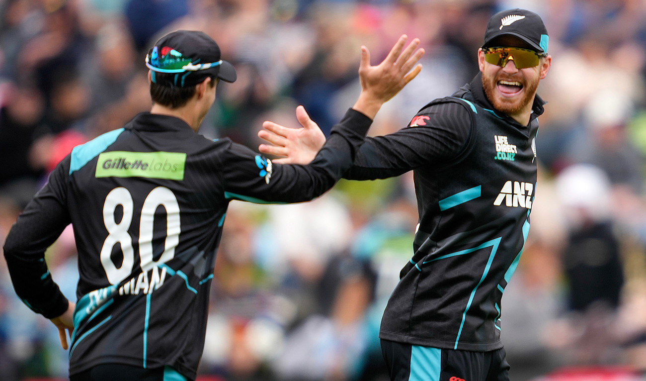 New Zealand's Glenn Phillips, right, celebrates with a teammate during their T20 international cricket match against Pakistan in Dunedin, New Zealand, Wednesday, Jan. 17, 2024. (AP)