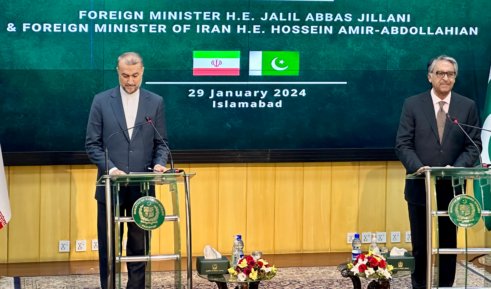 Pakistan's Foreign Minister Jalil Abbas Jilani (R) holds a joint press conference with his Iranian counterpart Hossein Amir-Abdollahian (L) at the Ministry of Foreign Affairs in Islamabad on January 29, 2024. (AN photo)