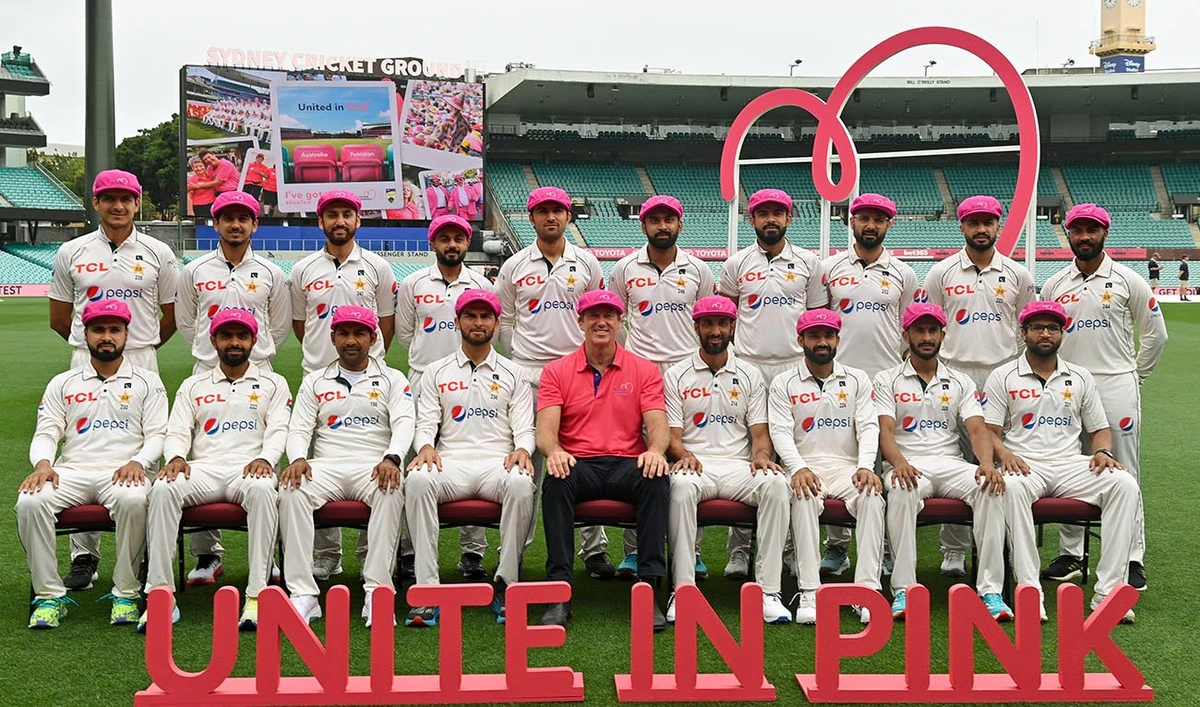 Former Australian player Glenn McGrath (front row C) poses with Pakistan's players ahead of the third Test match between Australia and Pakistan at the Sydney Cricket Ground in Sydney on January 1, 2024. (AFP)