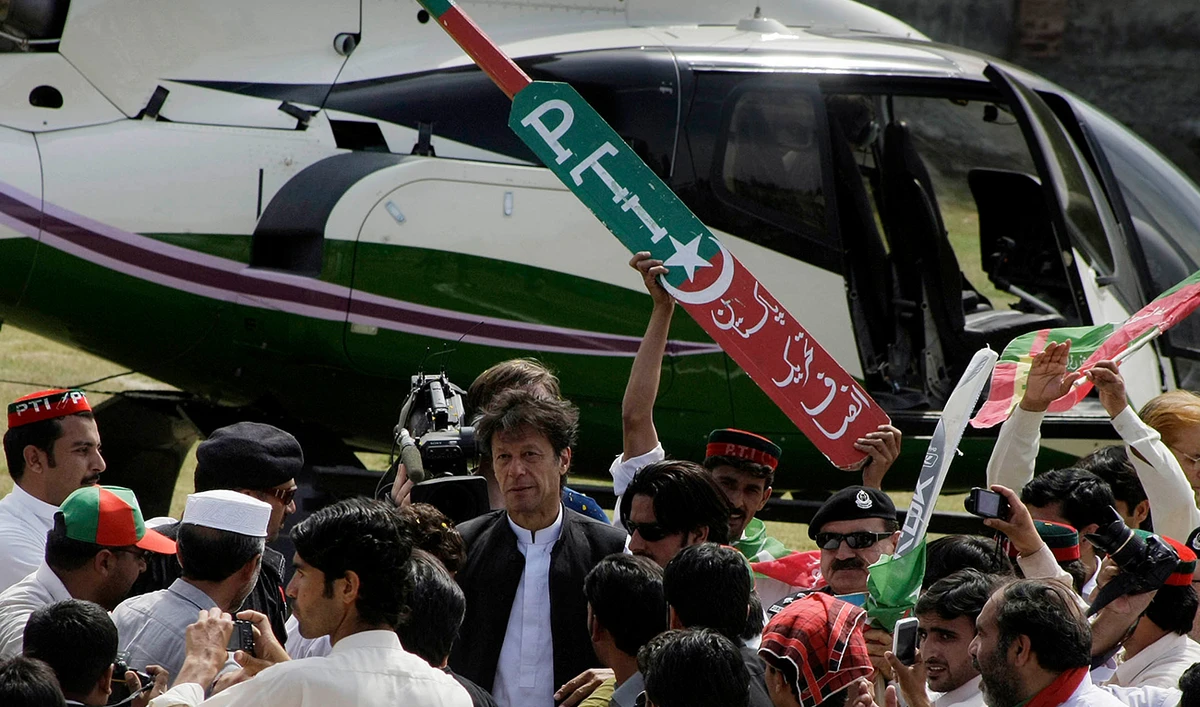 Former Pakistani prime minister Imran Khan (C) arrives to attend a general election campaign meeting in Charsadda, Pakistan on May 4, 2013. (AFP/File)