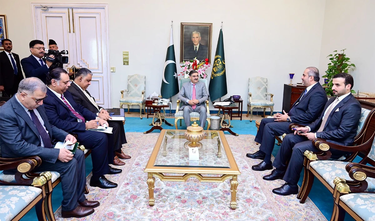 Pakistan Prime Minister Anwaar-ul-Haq (center) holds meeting with Qatari Ambassador Ali Mubarak Ali Essa Al-Khater (second from right) in Islamabad, Pakistan, on January 4, 2024. (PID)