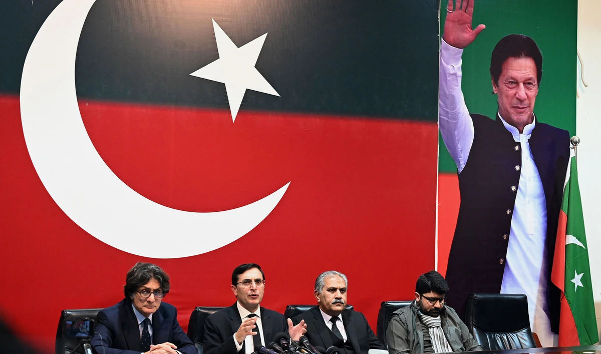 Pakistan Tehreek-e-Insaf (PTI) party's chief Gohar Khan (2L) speaks during a press conference in Islamabad on January 4, 2024. South Asian nation will hold delayed national elections on February 8, with the vote is set to take place without leading politician and former prime minister Imran Khan who is jailed since August. (AFP)