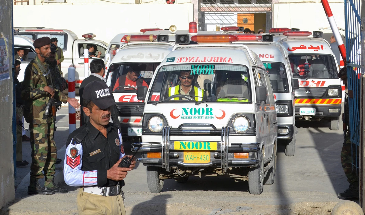 Pakistani security personnel stand guard as an ambulance drives past in Quetta, Pakistan, on October 25, 2016. (AFP/File)
