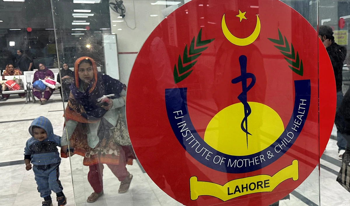 A woman with a child enters the mother and child unit of a teaching hospital in Lahore, Pakistan, on December 4, 2023. (REUTERS/File)