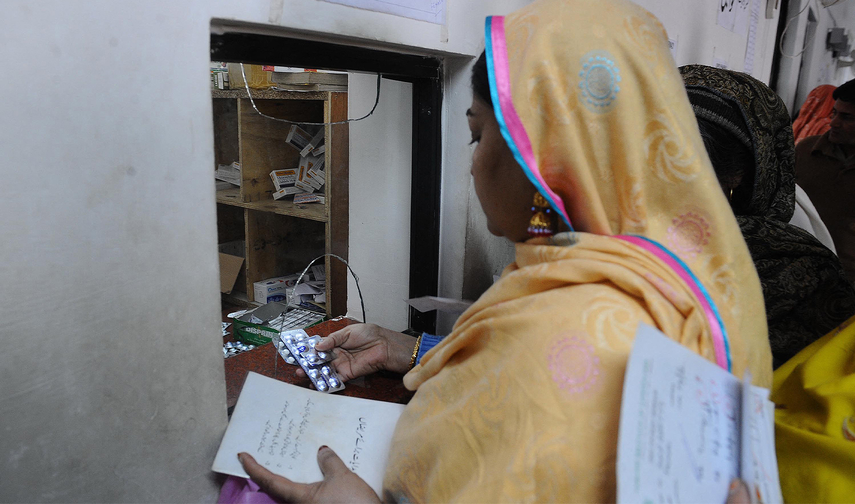 Pakistani heart patients and their family members queue for their prescription medication from a pharmacy at the Punjab Institute of Cardiology in Lahore on January 24, 2012. (AFP/File)