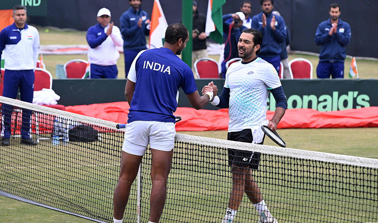 India's Ramkumar Ramanathan (L) greets Pakistan's Aisam-ul-Haq Qureshi (R) after winning the singles tennis match of the Davis Cup World Group-1 play-off between Pakistan and India, in Islamabad on February 3, 2024. (AFP)