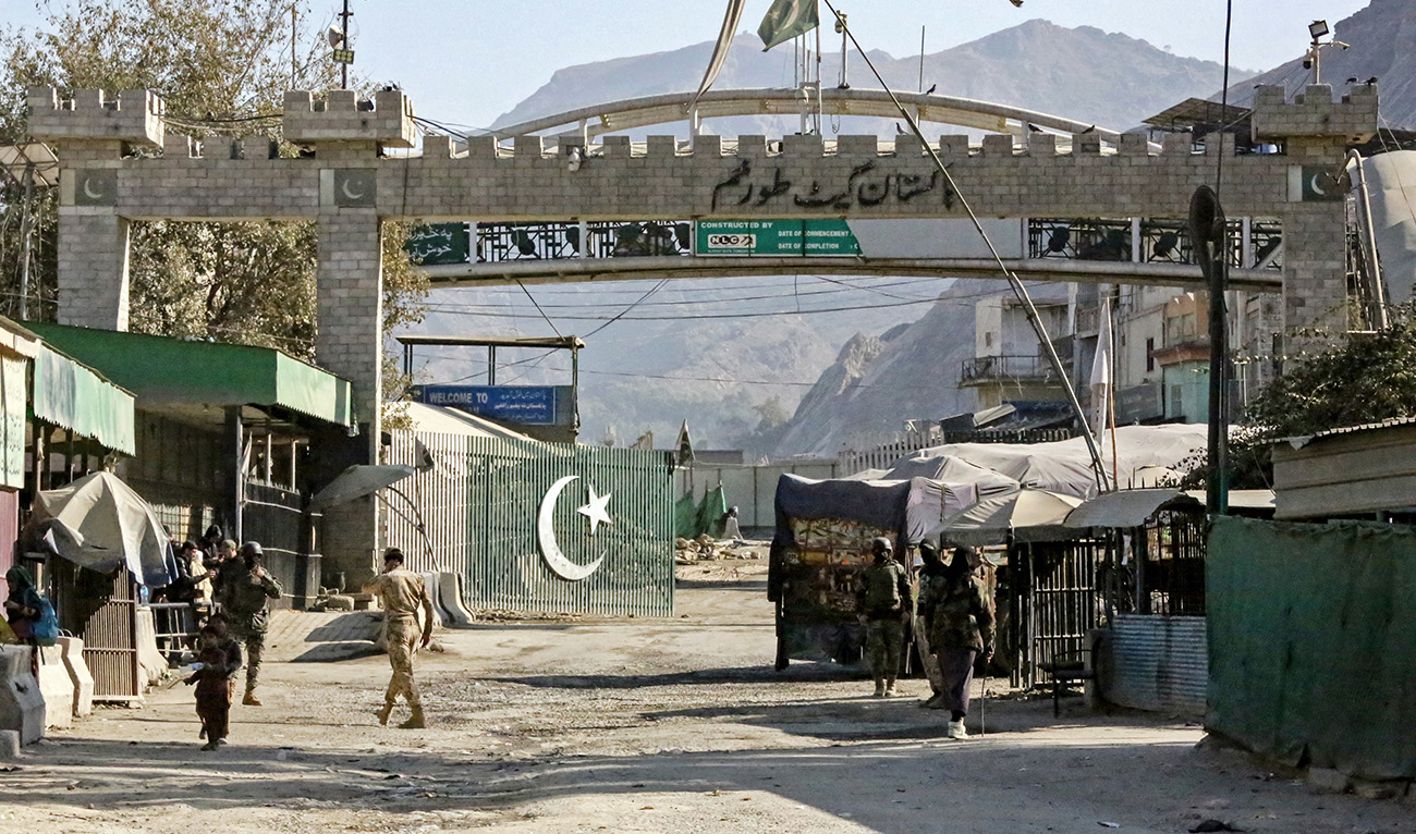 Border security personnel of Afghanistan and Pakistan stand guard at the zero point Torkham border crossing between the two countries, in Nangarhar province on January 15, 2024. (AFP/File)