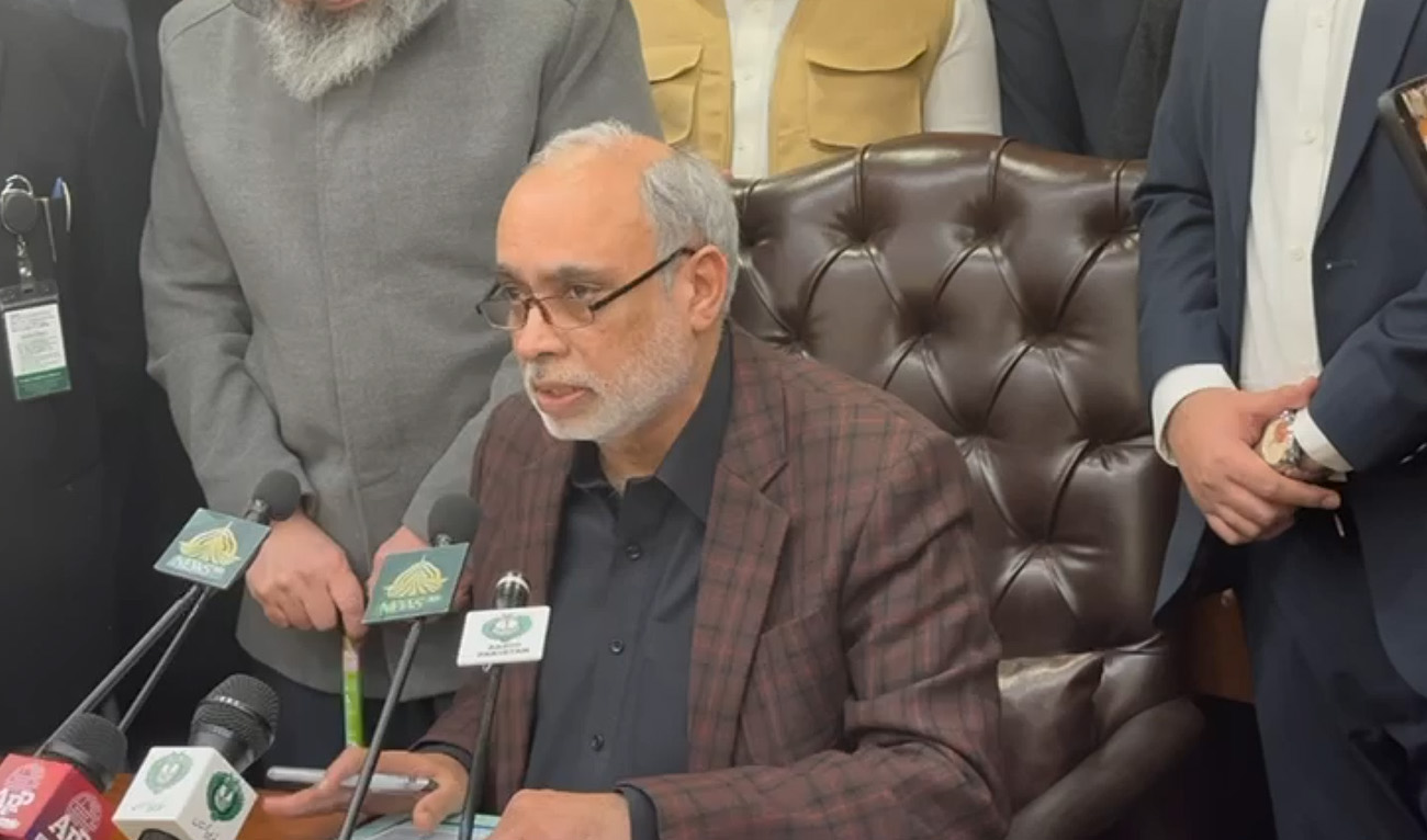 Pakistan election regulator’s Special Secretary Zafar Iqbal announces the first two results of the national elections during a press conference in Islamabad, Pakistan on February 9, 2024. (AN Photo)