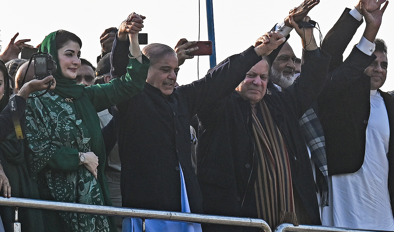 Pakistan's former prime minister Nawaz Sharif (3R) of the Pakistan Muslim League Nawaz (PMLN) joints hands with his younger brother and former prime minister Shehbaz Sharif (2L) along with his daughter Maryam Nawaz (L) during a rally in Kasur of Punjab province, on February 6, 2024. (AFP)