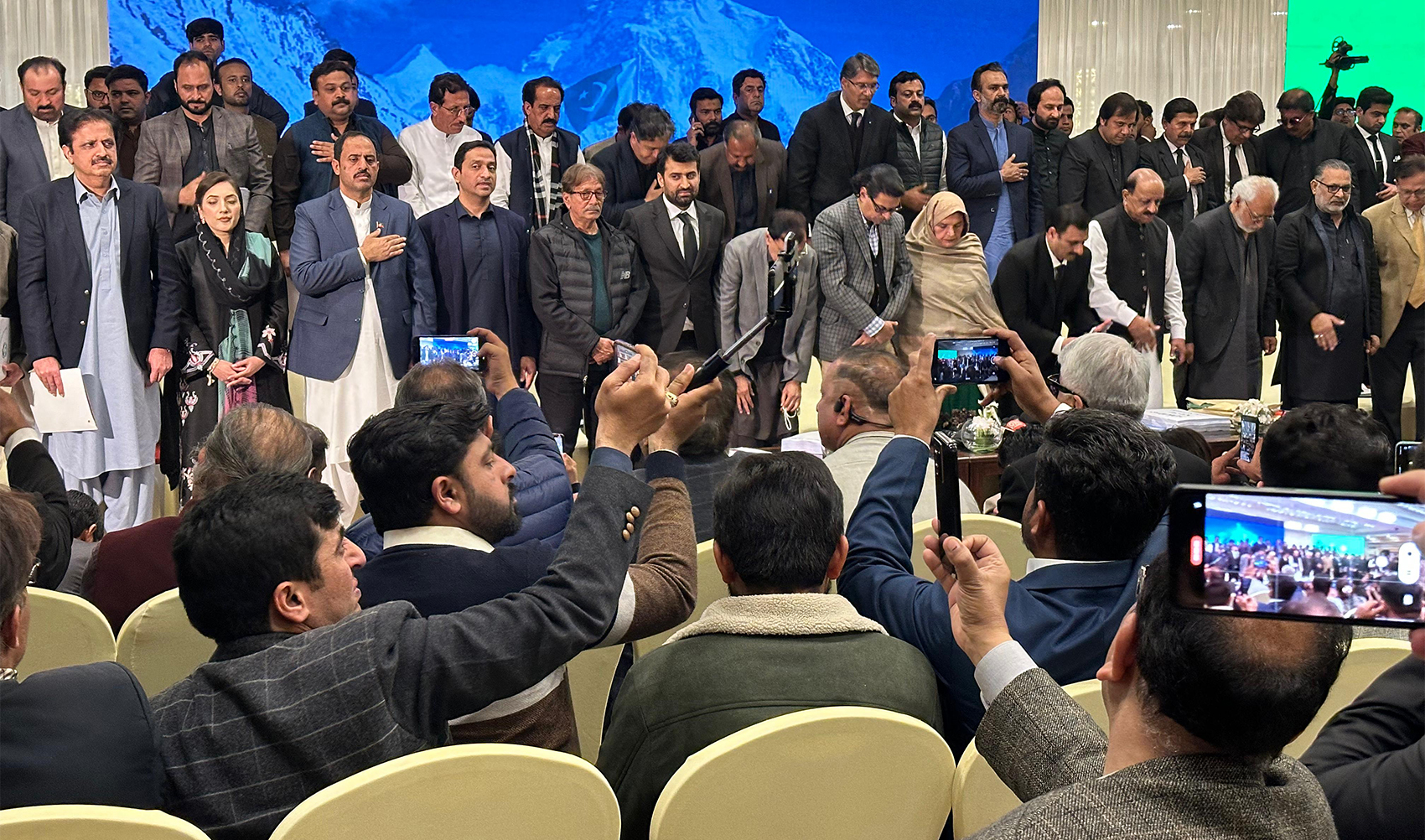 Senior Pakistan Tehreek-e-Insaf (PTI) party leaders stand for the national anthem before a press conference in Islamabad on February 16, 2024, amid claims of alleged vote-rigging in Pakistan's national elections. (AN photo)