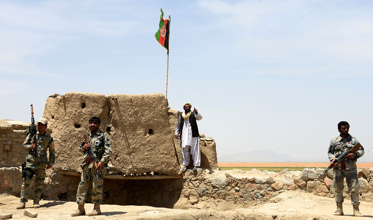 Afghan Border Police personnel keep watch near the Durand line at Spin Boldak, in southern Kandahar province on May 5, 2017. (AFP/File)