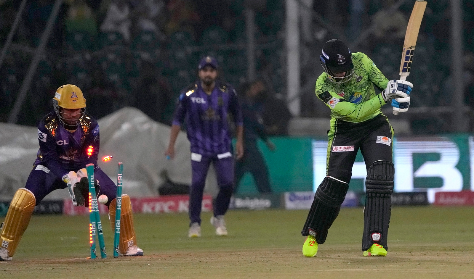 Lahore Qalandars' Rassie van der Dussen, right, is bowled out by Quetta Gladiators' Abrar Ahmed during the Pakistan Super League T20 cricket match between Quetta Gladiators and Lahore Qalandars, in Lahore, Pakistan, on February 19, 2024. (AP)