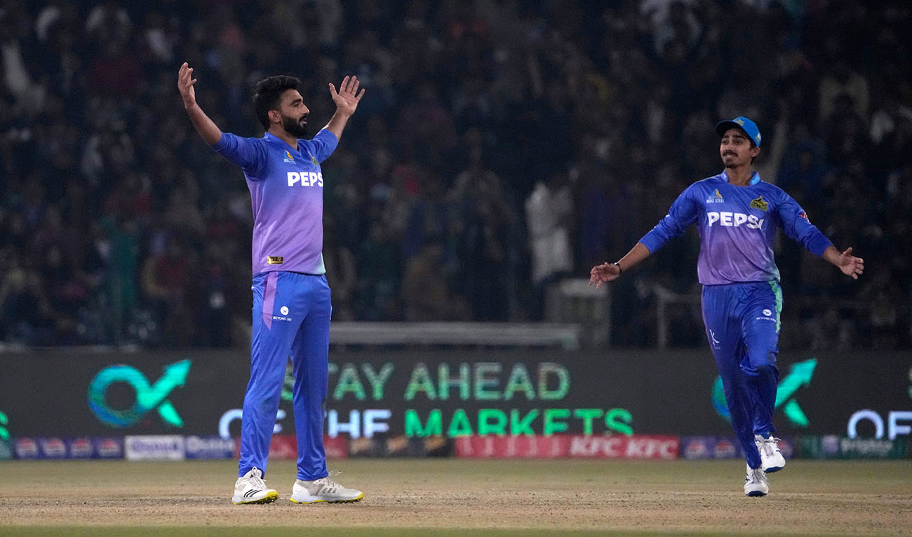 Multan Sultans' Usama Mir, left, celebrates after taking the wicket during the Pakistan Super League T20 cricket match between Multan Sultan and Lahore Qalandars, in Lahore, Pakistan, Tuesday, Feb. 27, 2024. (AP)