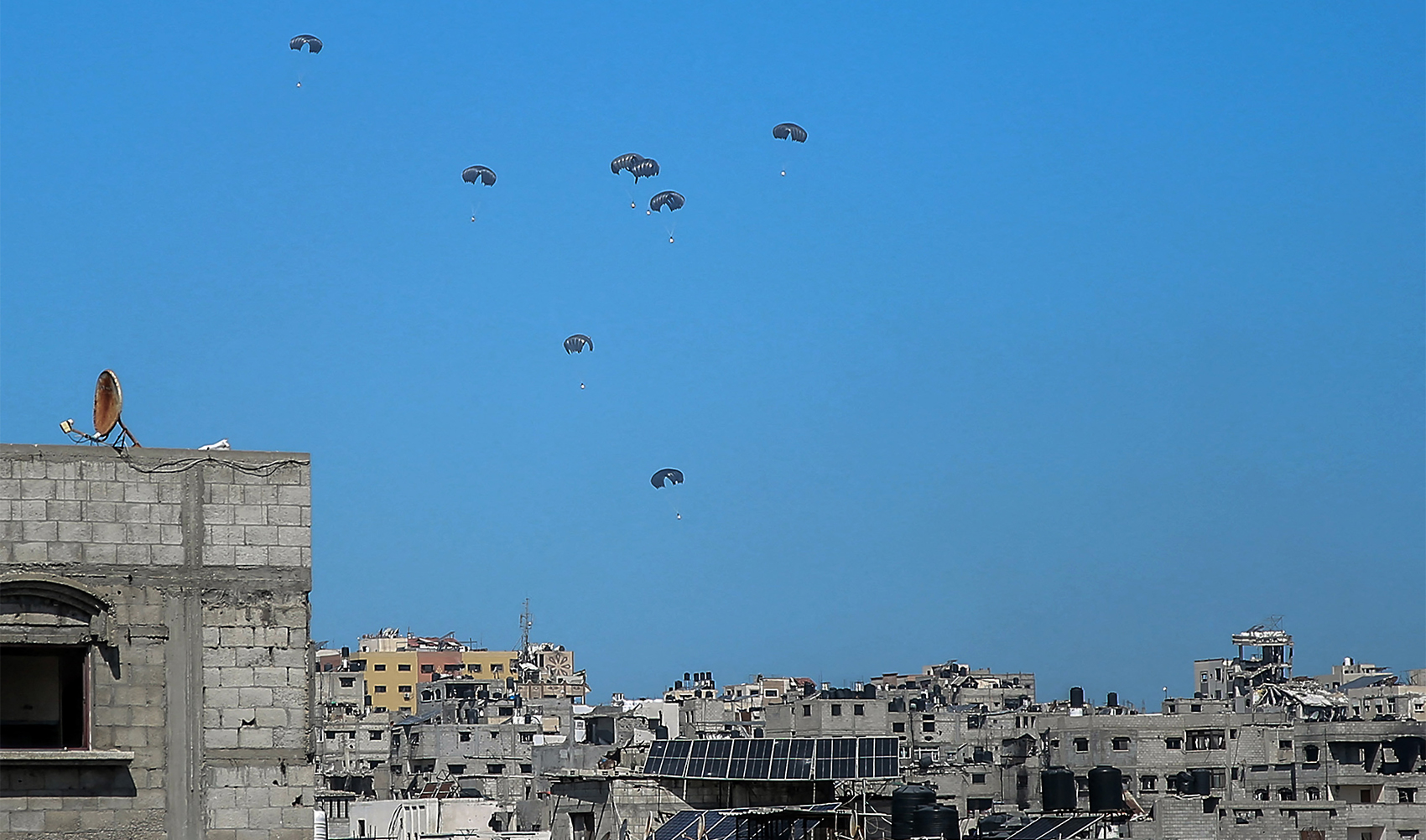 A picture shows aid parcels being airdropped over the northern Gaza Strip on March 5, 2024. (AFP)