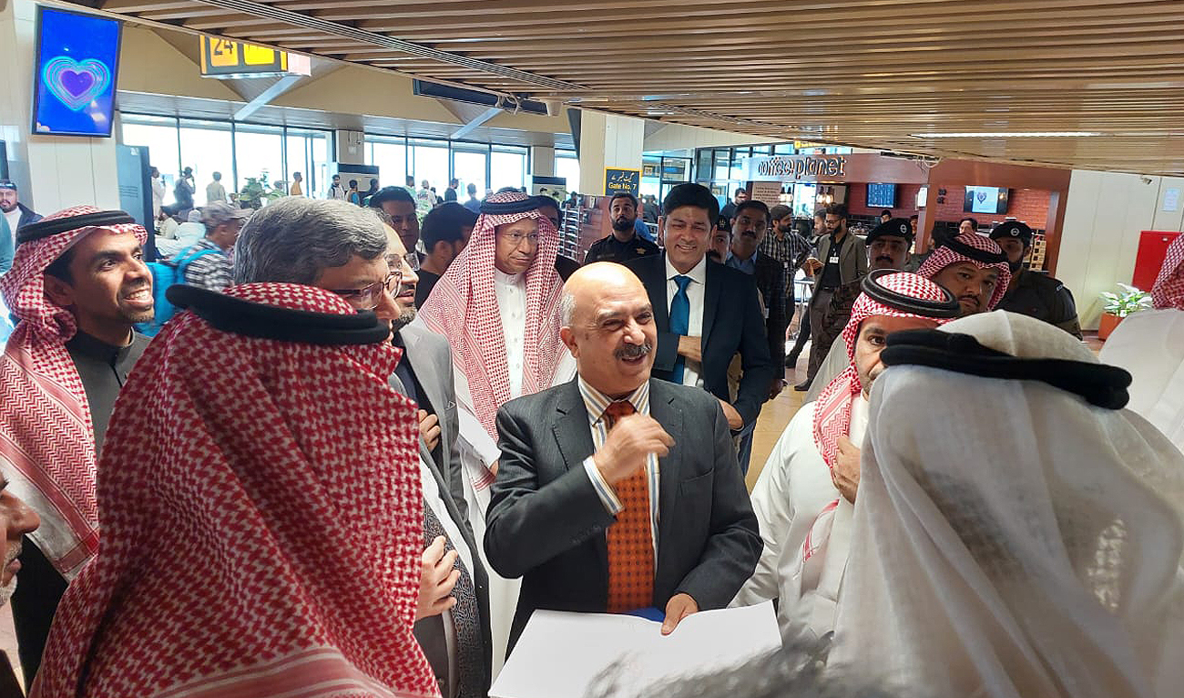 Pakistani officials brief Saudi delegations about the airport terminal at the Jinnah International Airport in Karachi on March 6, 2024, as 12-member delegation of Saudi officials visit Karachi for Makkah Route Initiative’s expansion to ease Hajj journey. (Photo courtesy: CAA)