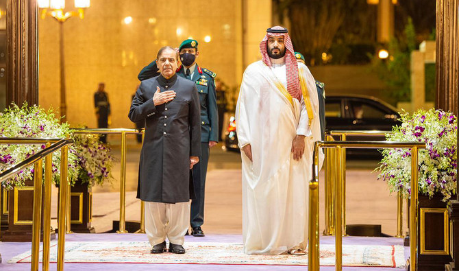 In this file photo, taken and released by the Saudi Press Agency on April 30, 2022, Pakistan Prime Minister Shehbaz Sharif (left) in presence of Saudi Arabia’s Crown Prince Mohammed bin Salman, is being given a guard of honor during his first visit to the Kingdom in Jeddah. (SPA/File)