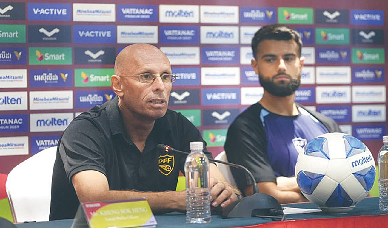 Stephen Constantine (L), the head coach of Pakistan’s men’s national football team, speaks during a news conference at the National Olympic Stadium on October 12, 2023. (Photo courtesy: Football Federation of Cambodia/ file)