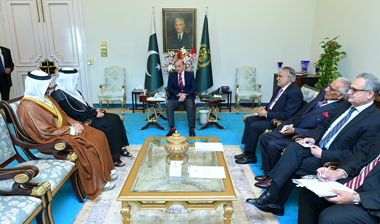 Hamad Obaid Al-Zaabi (2nd right), ambassador of the United Arab Emirates meeting with Pakistan Prime Minister Muhammad Shehbaz Sharif (center) in Islamabad, Pakistan on 18 March 2024. (Photo courtesy: PMO)