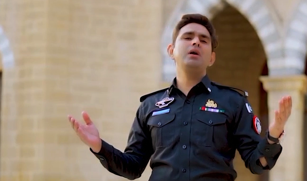This screengrab, taken on March 27, 2024 from an official na’at video, shows Pakistani policeman Qaisar Zaman Abbasi reciting na’at in Karachi. (Photo courtesy: Instagram/QaisarZamanAbbasi)
