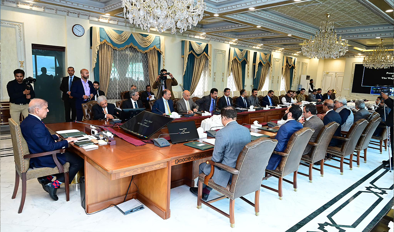 Pakistan Prime Minister Shehbaz Sharif (left) chairs a federal cabinet meeting in Islamabad on March 28, 2024. (Photo courtesy: PMO)