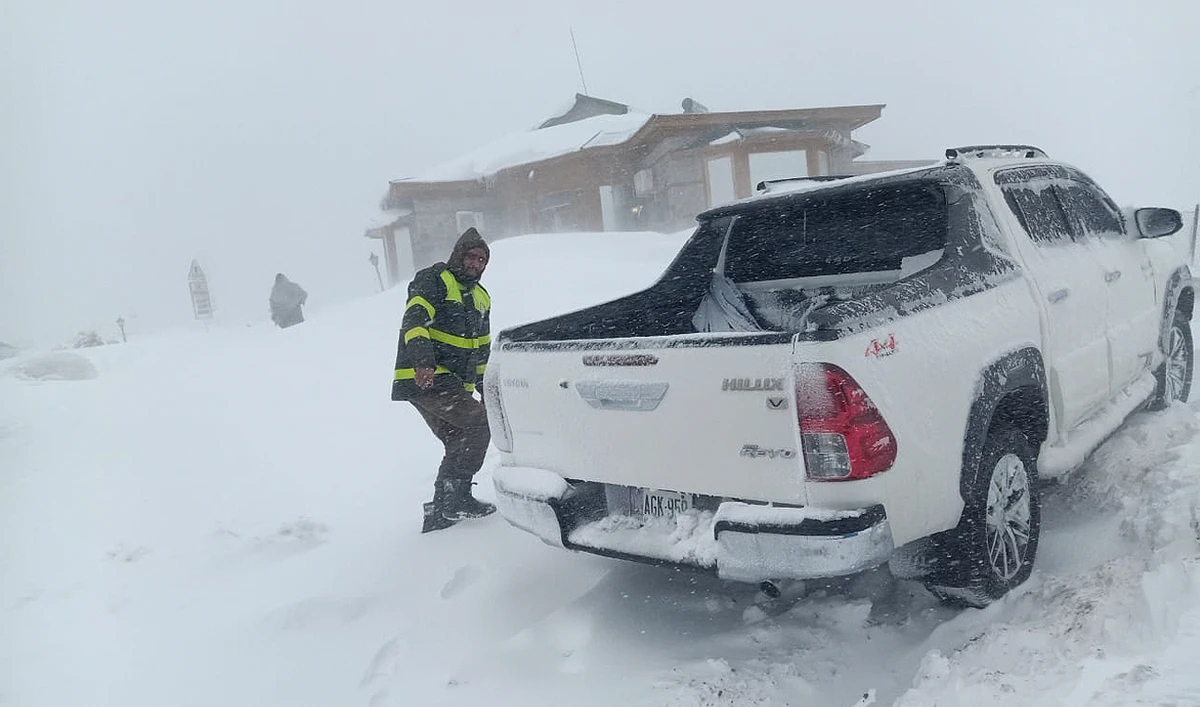 In this handout photograph released by Pakistan's Rescue 1122 services on March 2, 2024 shows rescue worker arrives for operation in an area covered with snow in Malam Jabba hill station, around 40 kilometres away from Swat Valley, in Khyber Pakhtunkhwa province. (Photo courtesy: Rescue 1122)