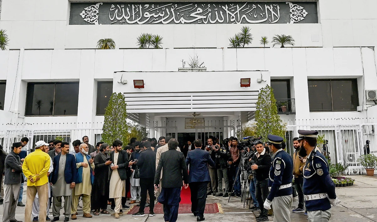 ewly-elected lawmakers arrive before the start of the electoral process to appoint Pakistan's next prime minister at the Parliament House in Islamabad on March 3, 2024. (AFP/File)