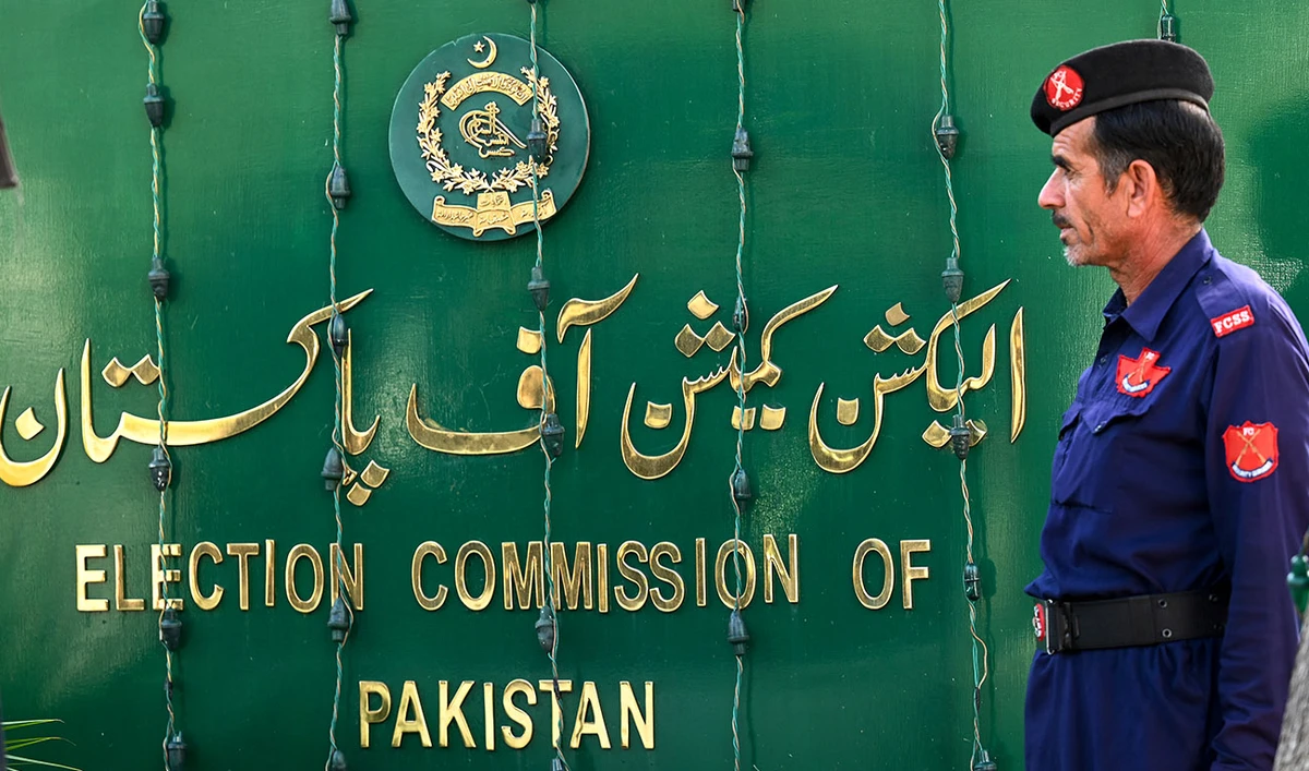 A security personnel stands guard at the headquarters of Election Commission of Pakistan in Islamabad on September 21, 2023. (AFP/File)