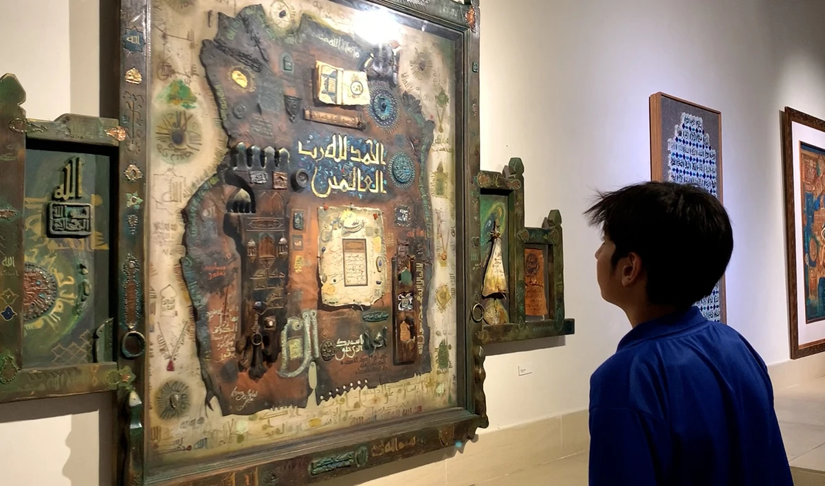 A visitor looks at a painting exhibited at Ramadan exhibition showcasing Qur’anic calligraphy by leading artists at the Pakistan National Council of the Arts in Islamabad, Pakistan on March 20, 2024. (AN Photo)