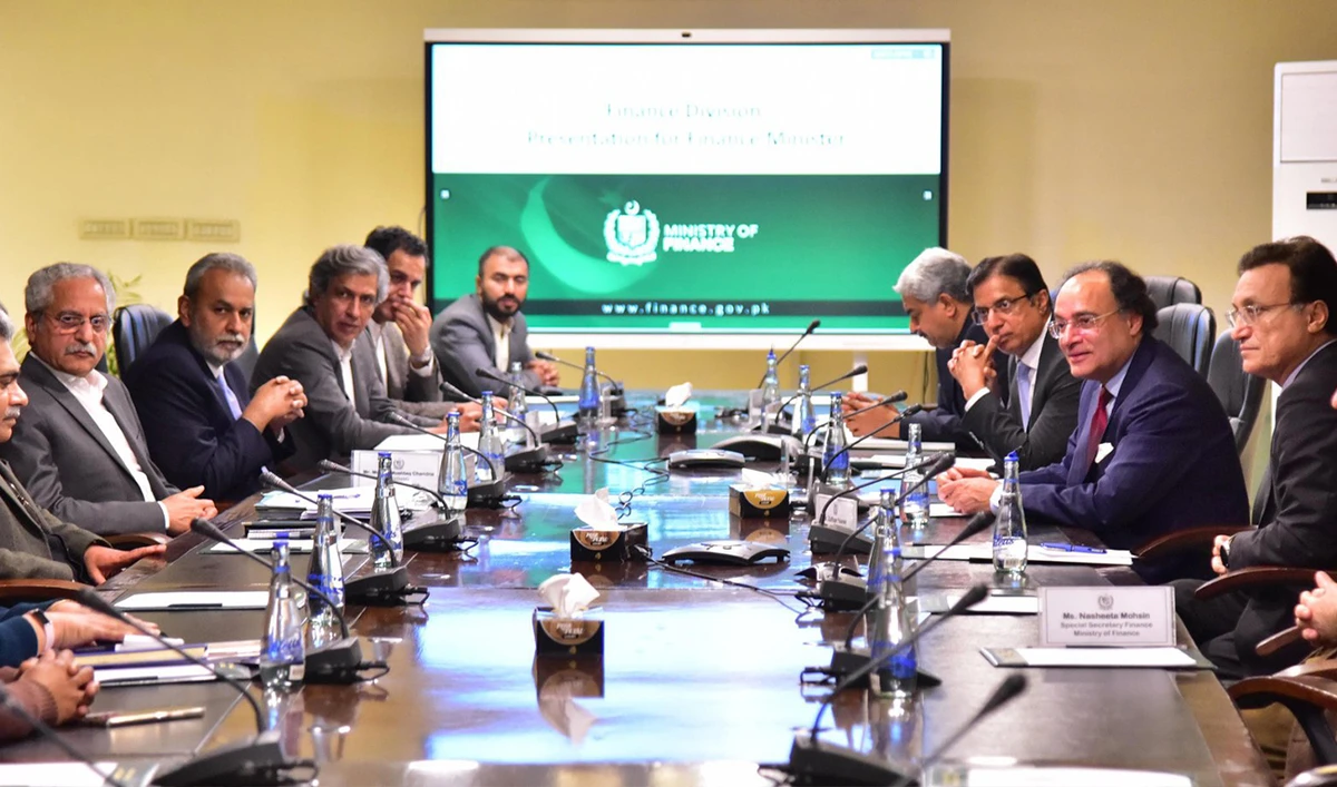 Finance Minister Muhammad Aurangzeb (2nd right) during a meeting of senior management at the finance ministry in Islamabad, Pakistan, on March 11, 2024. (@Financegovpk/X)