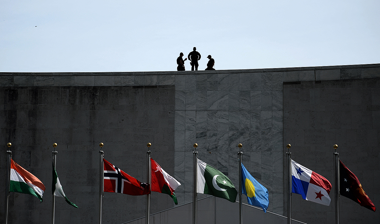 Security guards on the UN building roof on the margins of the 71st session of the UN General Assembly in New York on September 21, 2016. (AFP/File)