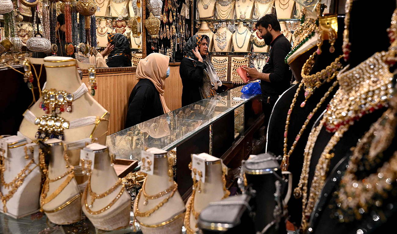Muslim women shop jewelry at a market in Lahore on April 7, 2024, ahead of Eid Al-Fitr, which marks the end of the Islamic holy fasting month of Ramadan. (AFP)