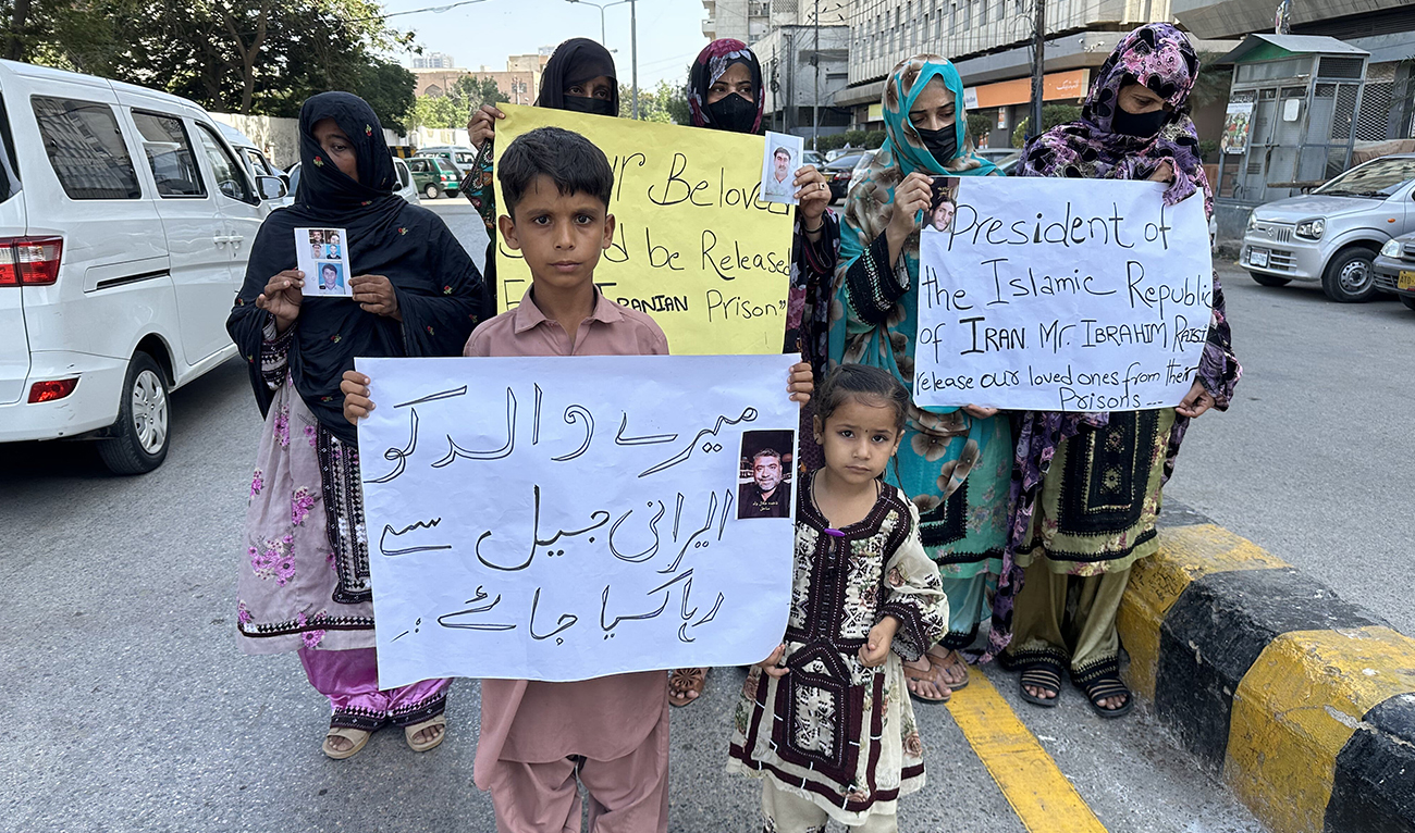 The photo taken on April 23, 2024, shows Families hold placards in Karachi, Pakistan, to appeal to Iranian President Ebrahim Raisi for the release of Pakistani crew members aboard a cargo boat, which was detained by Iran four years ago. (AN Photo)