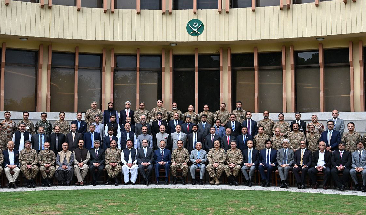 Pakistan’s army chief General Asim Munir (center in first row) poses for group picture with the participants of Green Pakistan conference in Rawalpindi, Pakistan on April 26, 2024. (ISPR)