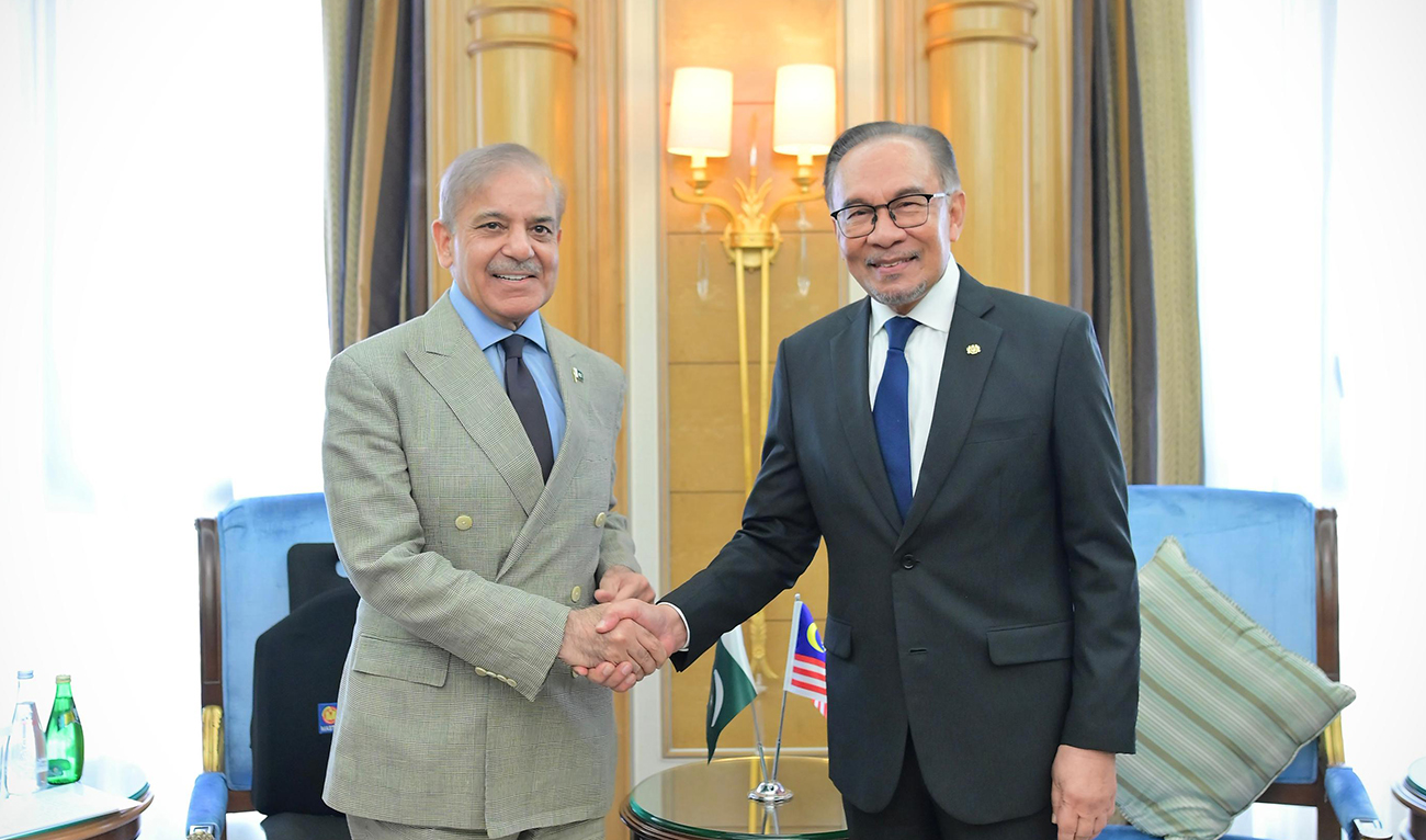 Prime Minister Shehbaz Sharif meeting with Prime Minister of Malaysia, Anwar Ibrahim, on April 29, 2024 in Riyadh, Saudi Arabia. (PMO)