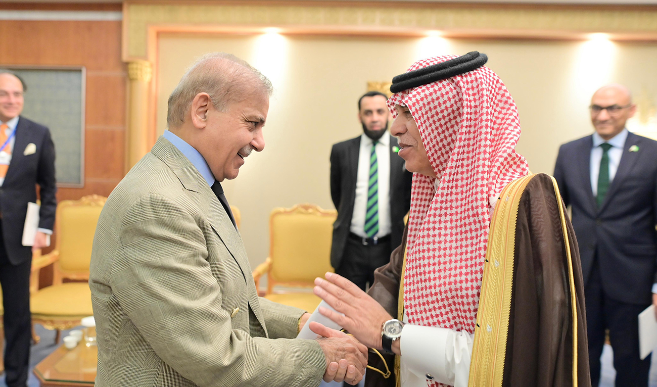 Saudi Minister for Commerce, Majid Al Kasabi (right), shakes hands with Pakistan Prime Minister Muhammad Shehbaz Sharif on April 29, 2024 in Riyadh, Saudi Arabia. (PMO/File)
