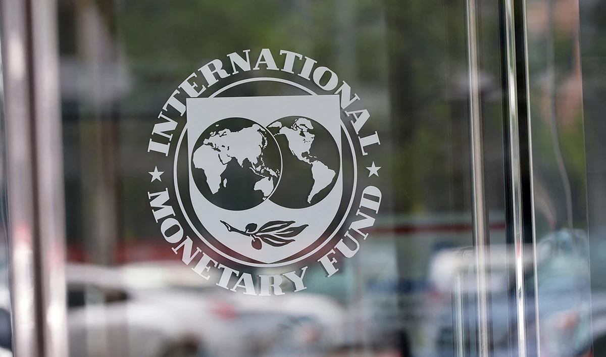 The seal of the International Monetary Fund is seen at the headquarters building in Washington, DC on July 5, 2015. (AFP/File)