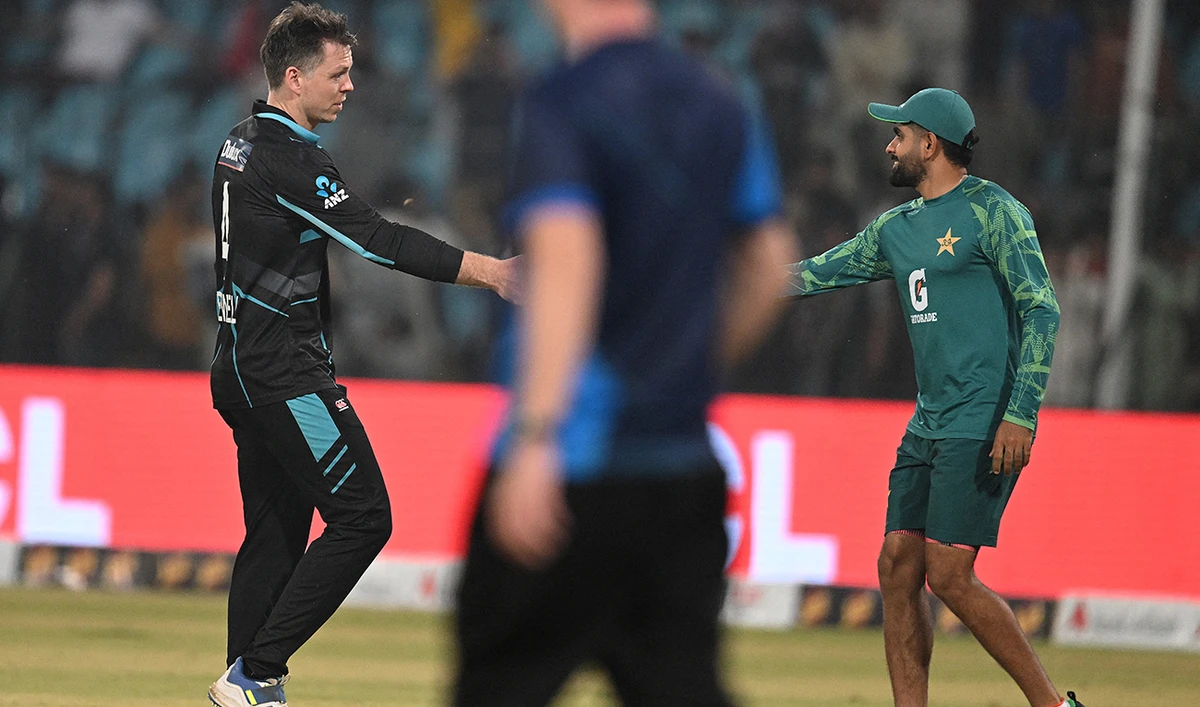 New Zealand's captain Michael Bracewell (L) shakes hands with Pakistan's captain Babar Azam (R) at the end of the fourth Twenty20 international cricket match between Pakistan and New Zealand at the Gaddafi Cricket Stadium in Lahore on April 25, 2024. (AFP)