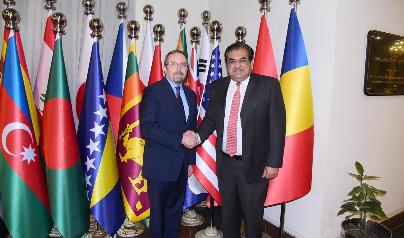 US acting under secretary for political affairs, John Bass (left), meets with Pakistan's Acting Foreign Secretary Ambassador Rahim Hayat Qureshi in Islamabad, Pakistan on April 30, 2024. (Pakistan Foreign Office)